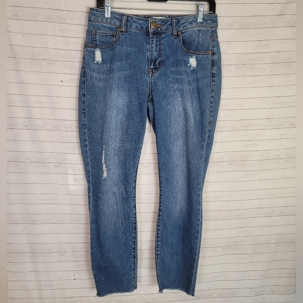 CAbi CURVY SKINNY LIGHTLY DISTRESSED RAW HEM JEANS, SZ 8